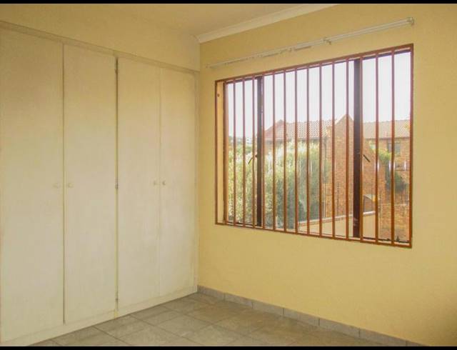 2 BEDROOM PROPERTY TO RENT IN DIE HOEWES